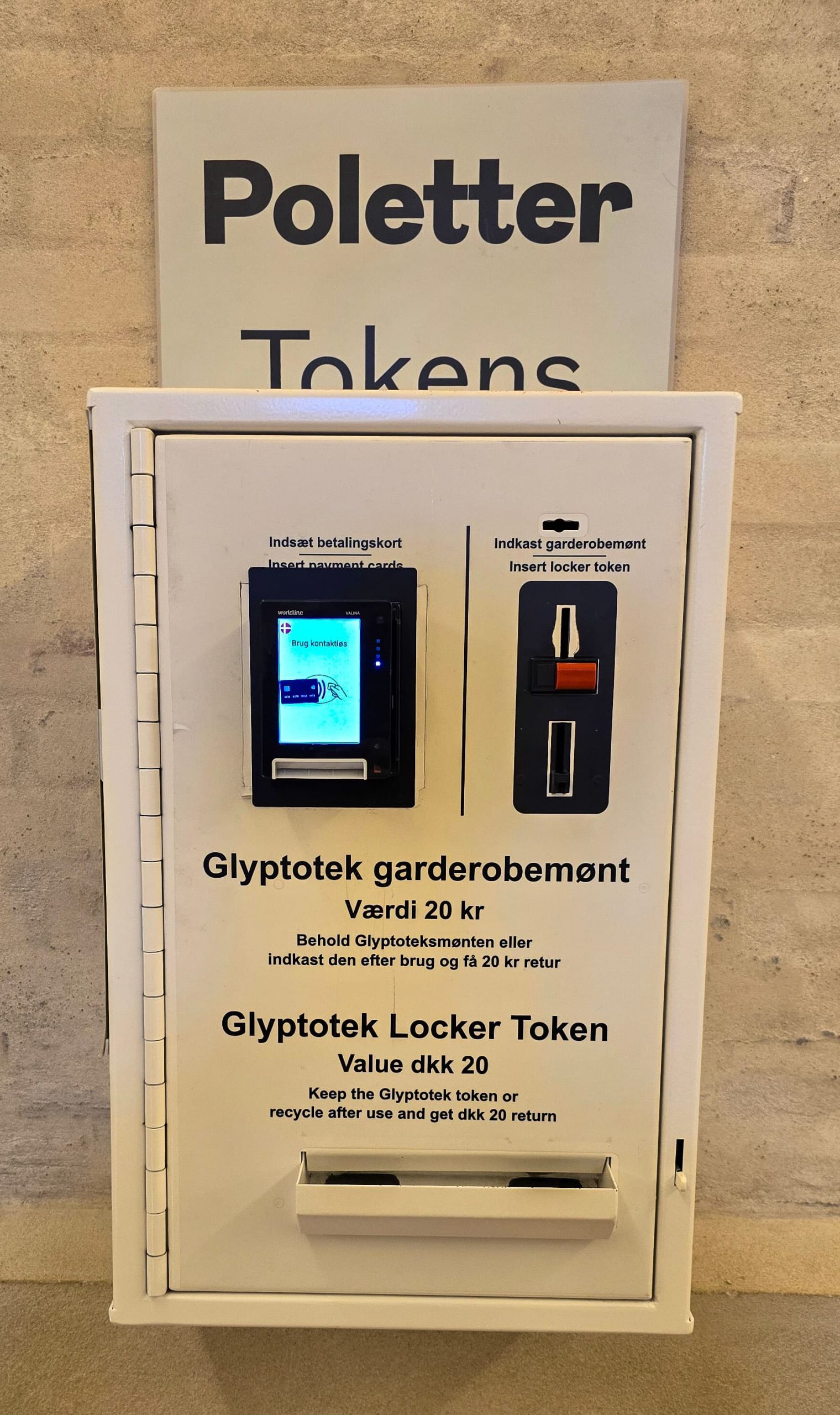 Glyptotek locker Token Dispenser