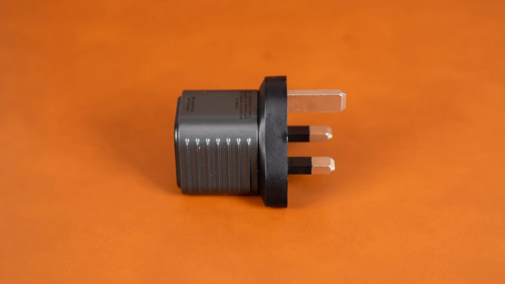 SuperTiny Charger UK 16x9 Rolling Square SuperTiny GaN Charger
