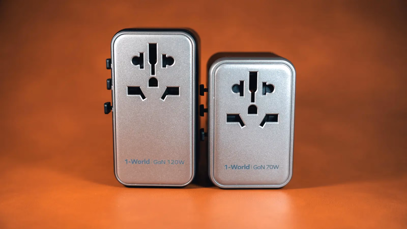 Momox 1-World International Chargers Size comparison