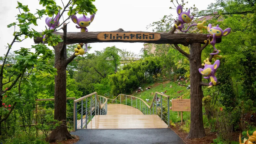 Pokemon_Forest_Gate_16x9 Poképark Forest gate with Aipom