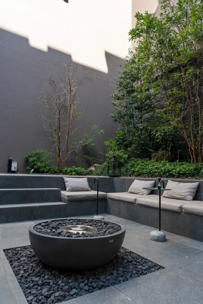 Blisstia_Courtyard_2x3