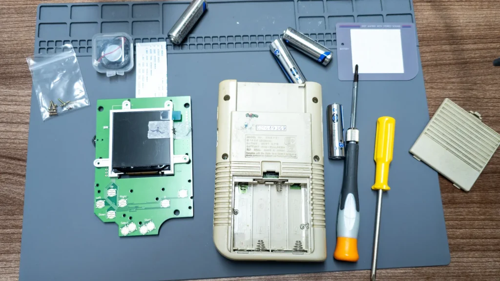 Game Boy Workshop 1 16x9 Game Boy Battery removal