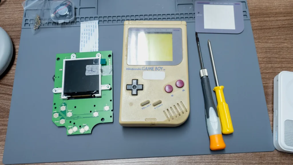 Game Boy Workshop 2 16x9 Game Boy Modding Workshop disassembled