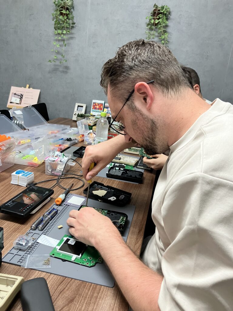 Game Boy Workshop 4x3 Game Boy Modding Workshop adding the motherboard