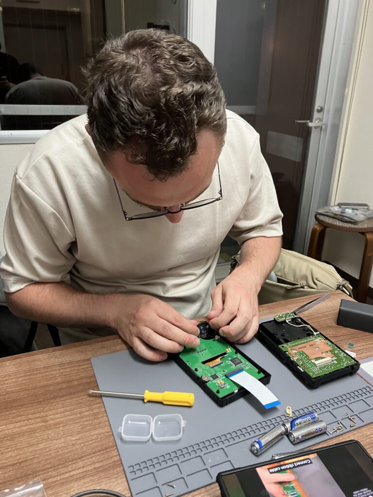 Game Boy Workshop Motherboard 4x3 Brad adding a speaker to the build